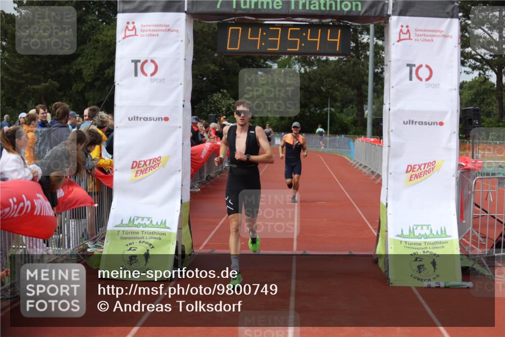 14.06.2026 - 7 Türme Triathlon Andreas Tolksdorf http://msf.ph/oto/9800749 14.06.2026 15:35:42 Ziel 963, 987 meine-sportfotos.de