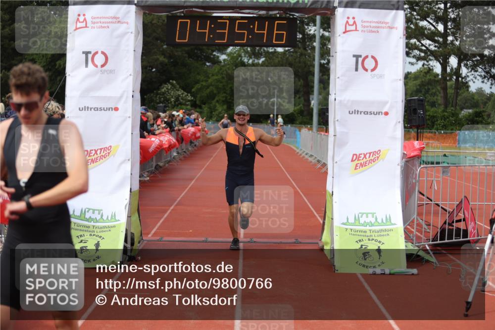 14.06.2026 - 7 Türme Triathlon Andreas Tolksdorf http://msf.ph/oto/9800766 14.06.2026 15:35:45 Ziel 963, 987 meine-sportfotos.de