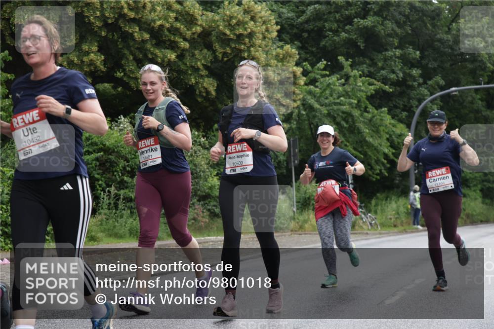 14.06.2026 - REWE Women's Run Jannik Wohlers http://msf.ph/oto/9801018 14.06.2026 10:08:34 Laufen 10432, 6577, 11461, 10509, 57, 11166 meine-sportfotos.de