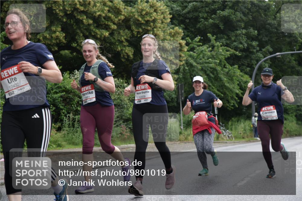 14.06.2026 - REWE Women's Run Jannik Wohlers http://msf.ph/oto/9801019 14.06.2026 10:08:34 Laufen 10432, 657, 11461, 10509, 11166 meine-sportfotos.de