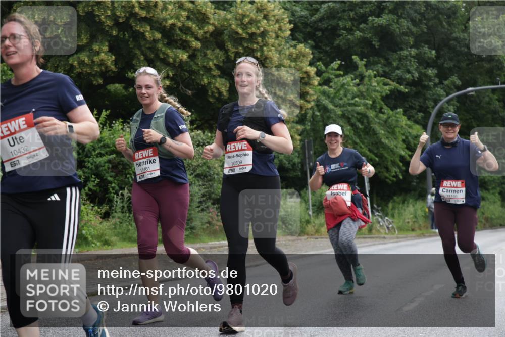 14.06.2026 - REWE Women's Run Jannik Wohlers http://msf.ph/oto/9801020 14.06.2026 10:08:34 Laufen 10432, 657, 11461, 10509, 11166 meine-sportfotos.de