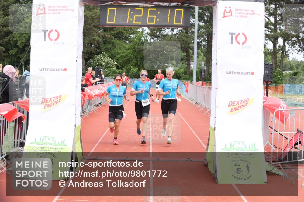 14.06.2026 - 7 Türme Triathlon Andreas Tolksdorf http://msf.ph/oto/9801772 14.06.2026 11:56:09 Ziel 416, 417, 418, 419, 479, 480, 482 meine-sportfotos.de
