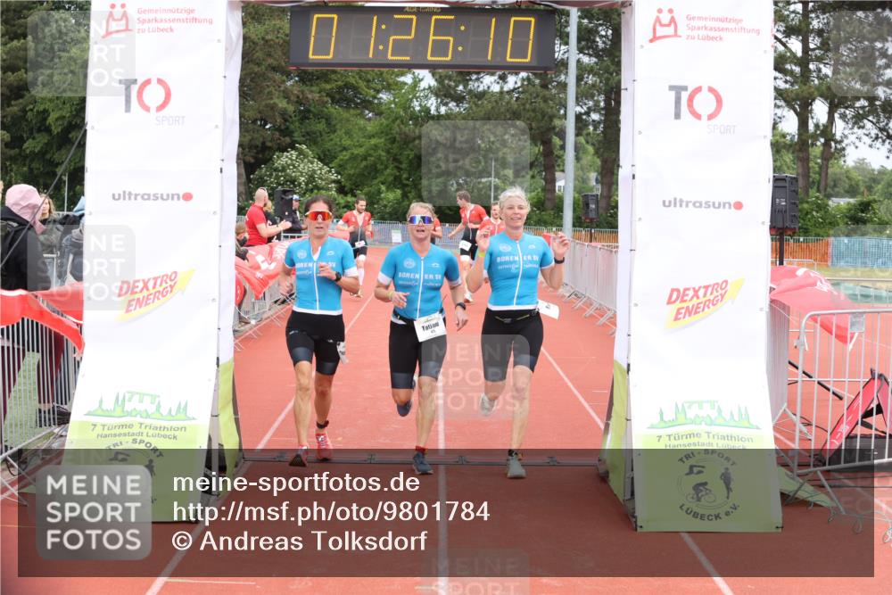 14.06.2026 - 7 Türme Triathlon Andreas Tolksdorf http://msf.ph/oto/9801784 14.06.2026 11:56:09 Ziel 416, 417, 418, 419, 479, 480, 482 meine-sportfotos.de