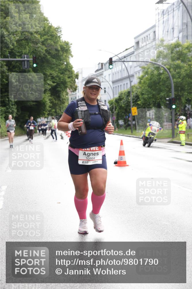 14.06.2026 - REWE Women's Run Jannik Wohlers http://msf.ph/oto/9801790 14.06.2026 10:11:30 Laufen 10864 meine-sportfotos.de