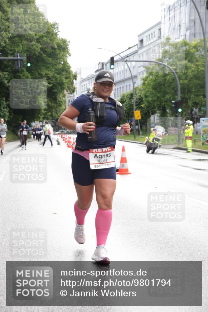 14.06.2026 - REWE Women's Run Jannik Wohlers http://msf.ph/oto/9801794 14.06.2026 10:11:30 Laufen 10864 meine-sportfotos.de