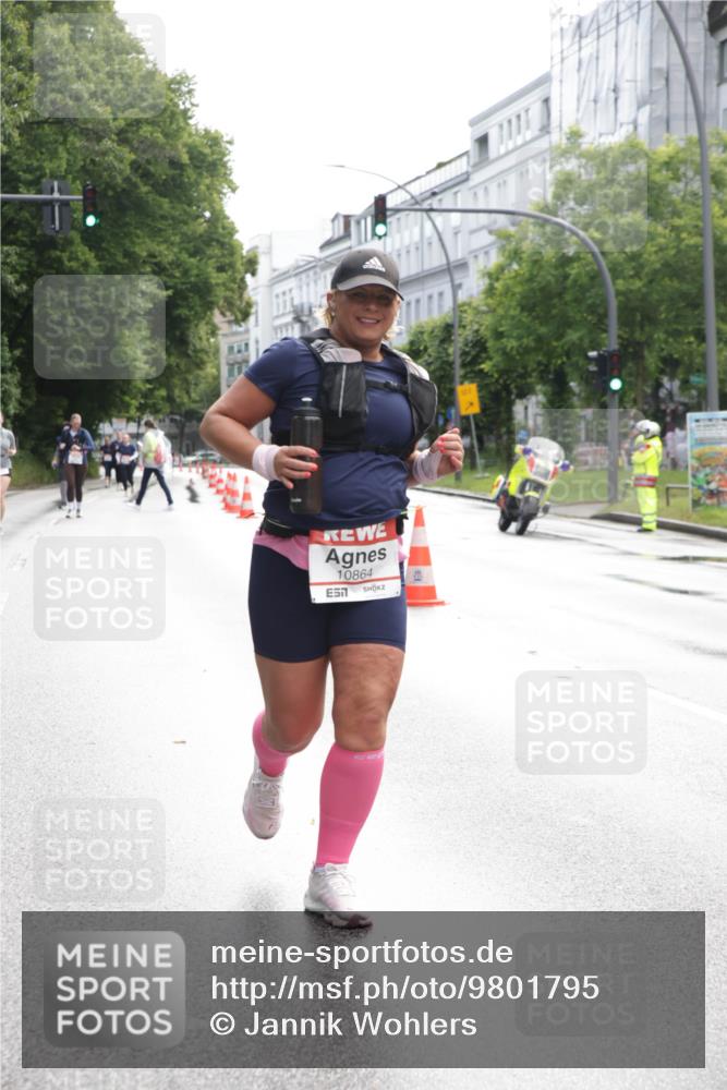 14.06.2026 - REWE Women's Run Jannik Wohlers http://msf.ph/oto/9801795 14.06.2026 10:11:30 Laufen 10864 meine-sportfotos.de
