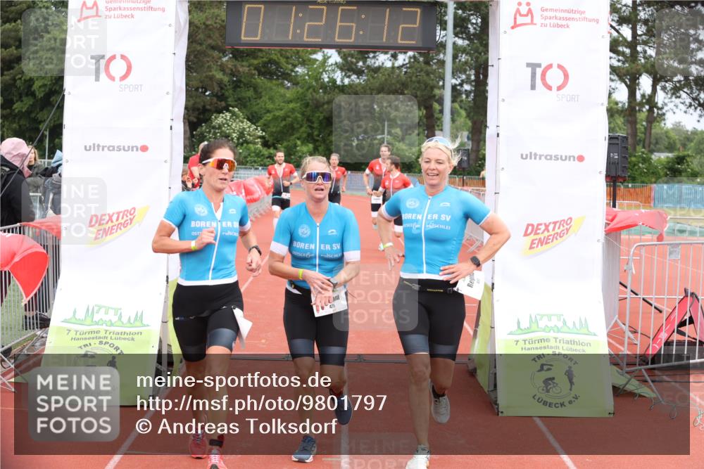 14.06.2026 - 7 Türme Triathlon Andreas Tolksdorf http://msf.ph/oto/9801797 14.06.2026 11:56:10 Ziel 416, 417, 418, 419, 479, 480, 482 meine-sportfotos.de