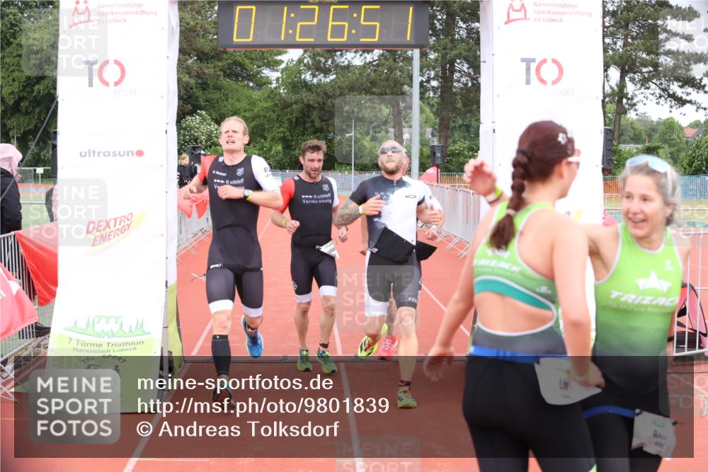 14.06.2026 - 7 Türme Triathlon Andreas Tolksdorf http://msf.ph/oto/9801839 14.06.2026 11:56:50 Ziel 410, 411, 412, 414 meine-sportfotos.de