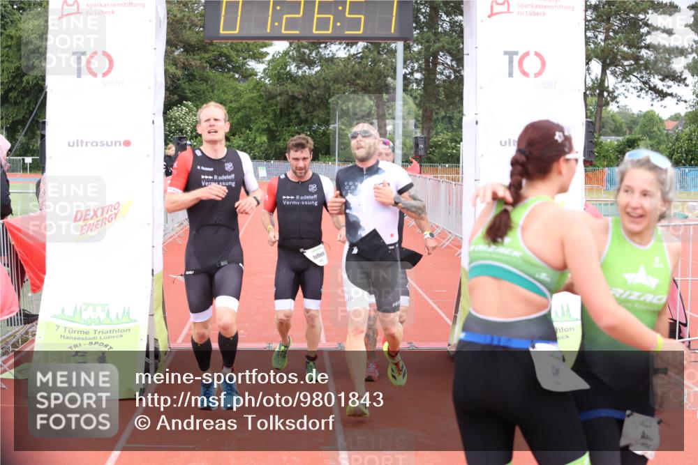 14.06.2026 - 7 Türme Triathlon Andreas Tolksdorf http://msf.ph/oto/9801843 14.06.2026 11:56:50 Ziel 410, 411, 412, 414 meine-sportfotos.de