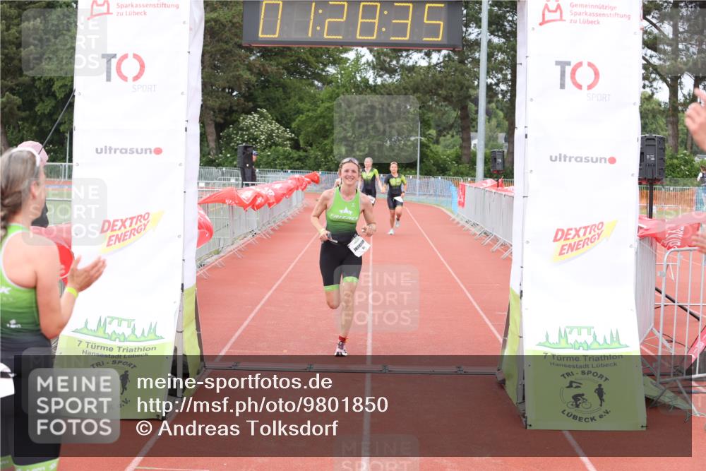 14.06.2026 - 7 Türme Triathlon Andreas Tolksdorf http://msf.ph/oto/9801850 14.06.2026 11:58:34 Ziel 487, 488, 489, 503 meine-sportfotos.de