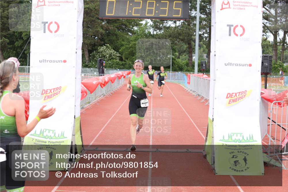 14.06.2026 - 7 Türme Triathlon Andreas Tolksdorf http://msf.ph/oto/9801854 14.06.2026 11:58:34 Ziel 487, 488, 489, 503 meine-sportfotos.de