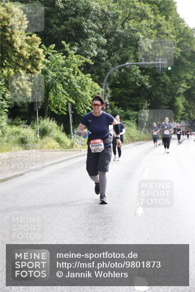 14.06.2026 - REWE Women's Run Jannik Wohlers http://msf.ph/oto/9801873 14.06.2026 10:11:45 Laufen 10141 meine-sportfotos.de