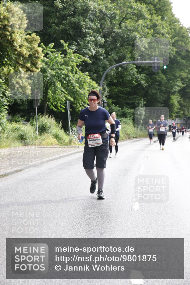 14.06.2026 - REWE Women's Run Jannik Wohlers http://msf.ph/oto/9801875 14.06.2026 10:11:45 Laufen 10141 meine-sportfotos.de