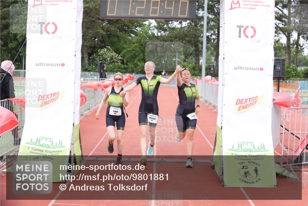 14.06.2026 - 7 Türme Triathlon Andreas Tolksdorf http://msf.ph/oto/9801881 14.06.2026 11:58:40 Ziel 487, 488, 489, 503 meine-sportfotos.de