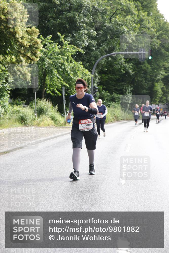 14.06.2026 - REWE Women's Run Jannik Wohlers http://msf.ph/oto/9801882 14.06.2026 10:11:45 Laufen 10141 meine-sportfotos.de