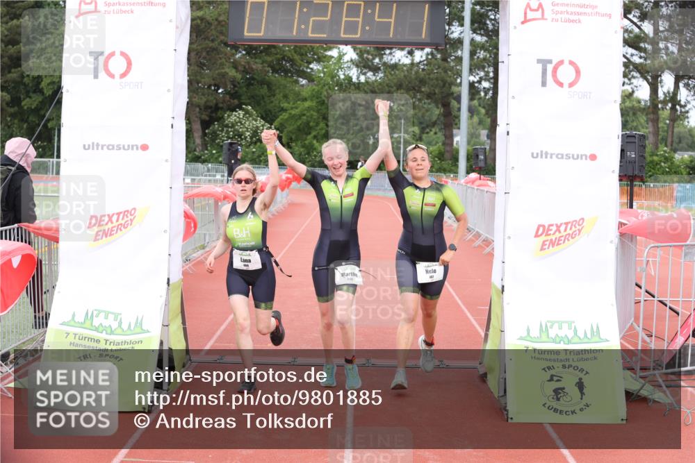 14.06.2026 - 7 Türme Triathlon Andreas Tolksdorf http://msf.ph/oto/9801885 14.06.2026 11:58:40 Ziel 487, 488, 489, 503 meine-sportfotos.de