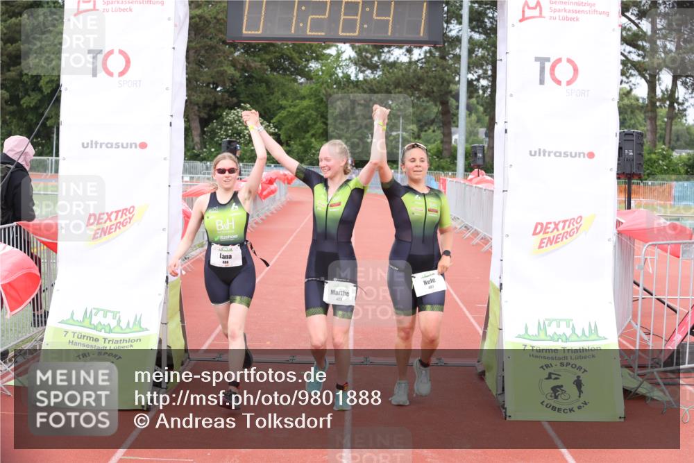 14.06.2026 - 7 Türme Triathlon Andreas Tolksdorf http://msf.ph/oto/9801888 14.06.2026 11:58:40 Ziel 487, 488, 489, 503 meine-sportfotos.de
