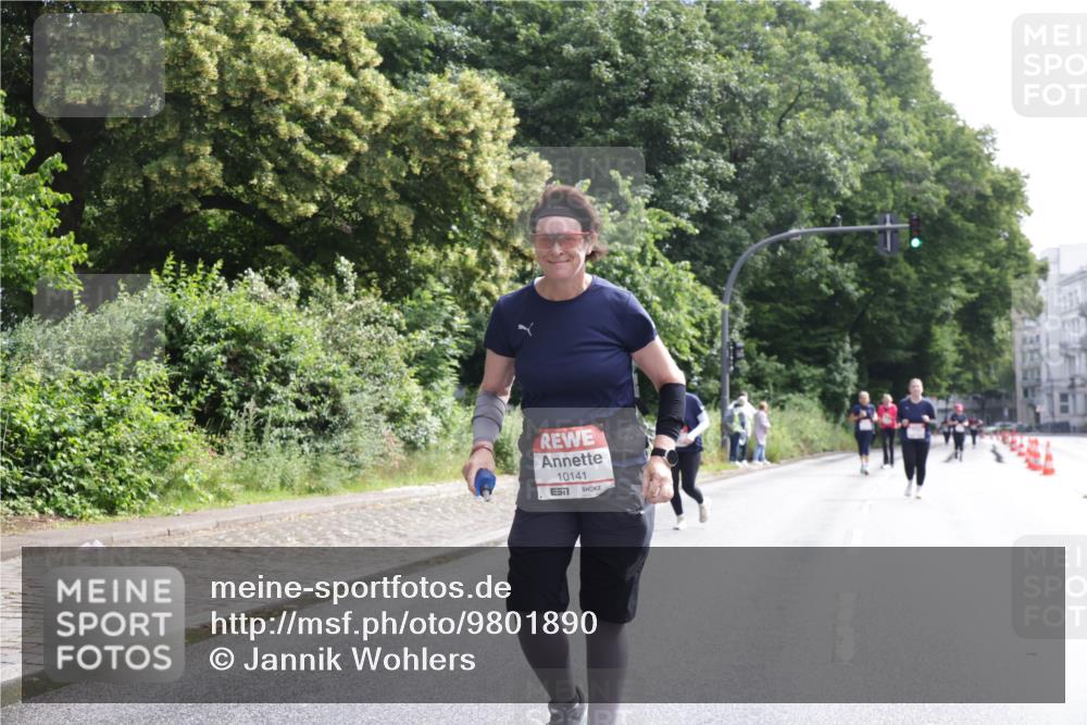 14.06.2026 - REWE Women's Run Jannik Wohlers http://msf.ph/oto/9801890 14.06.2026 10:11:47 Laufen 10141 meine-sportfotos.de