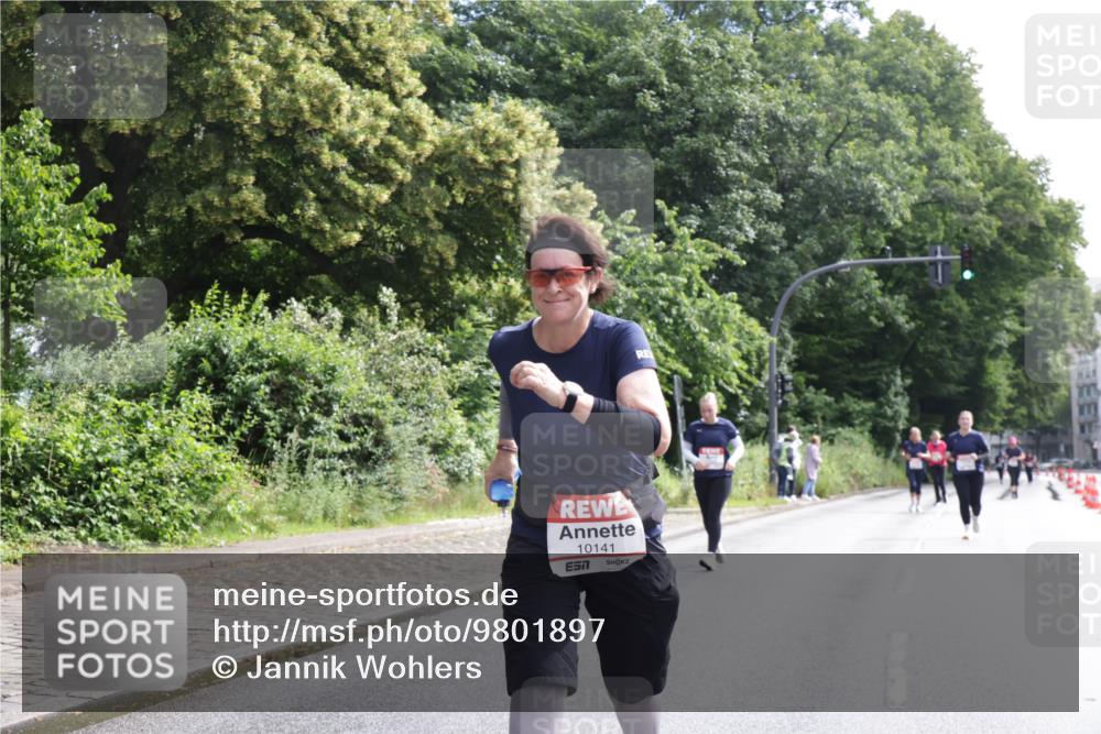 14.06.2026 - REWE Women's Run Jannik Wohlers http://msf.ph/oto/9801897 14.06.2026 10:11:47 Laufen 10141 meine-sportfotos.de