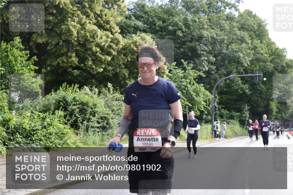 14.06.2026 - REWE Women's Run Jannik Wohlers http://msf.ph/oto/9801902 14.06.2026 10:11:47 Laufen 10141 meine-sportfotos.de