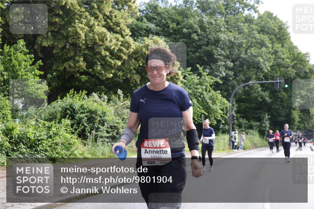 14.06.2026 - REWE Women's Run Jannik Wohlers http://msf.ph/oto/9801904 14.06.2026 10:11:47 Laufen 10141 meine-sportfotos.de
