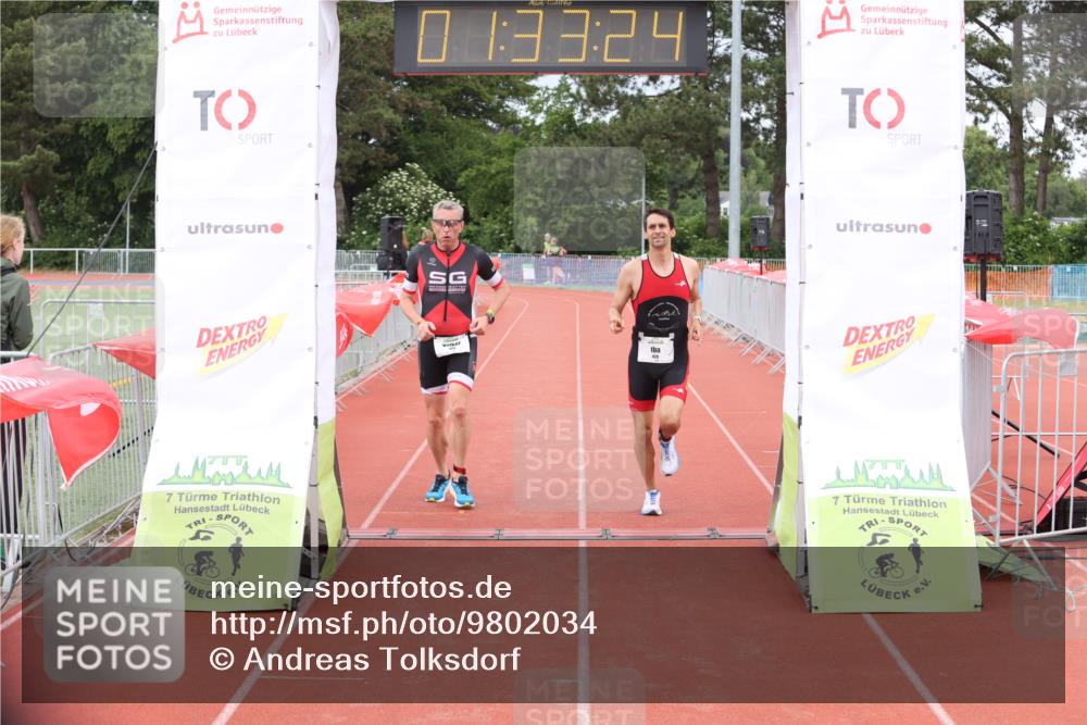 14.06.2026 - 7 Türme Triathlon Andreas Tolksdorf http://msf.ph/oto/9802034 14.06.2026 12:03:24 Ziel 428, 429 meine-sportfotos.de