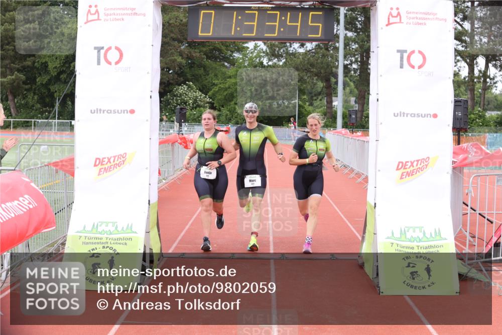 14.06.2026 - 7 Türme Triathlon Andreas Tolksdorf http://msf.ph/oto/9802059 14.06.2026 12:03:45 Ziel 531, 532, 533 meine-sportfotos.de