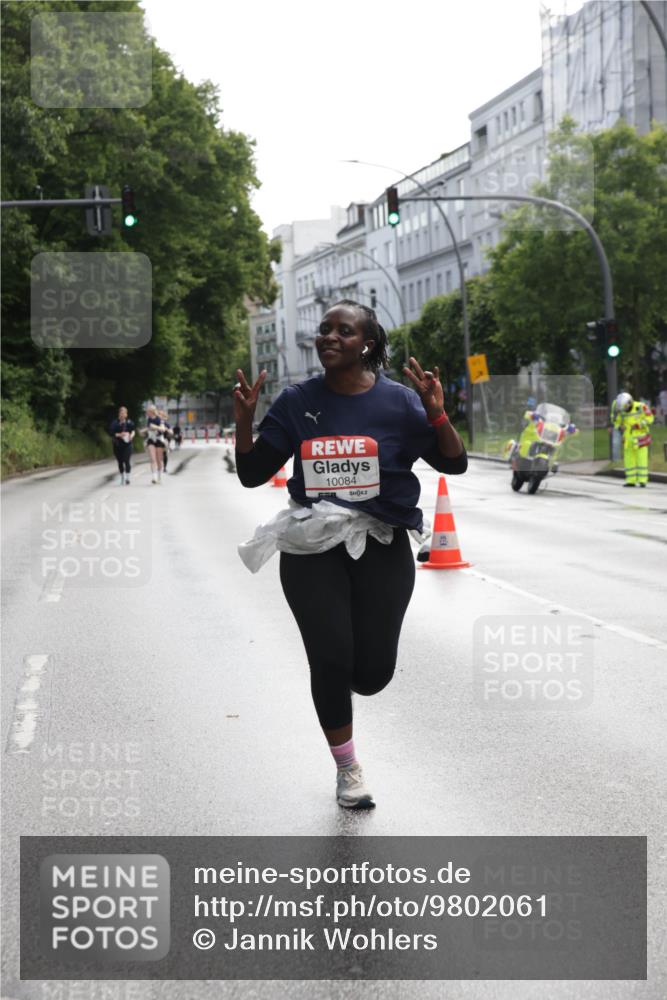 14.06.2026 - REWE Women's Run Jannik Wohlers http://msf.ph/oto/9802061 14.06.2026 10:12:27 Laufen 10084 meine-sportfotos.de