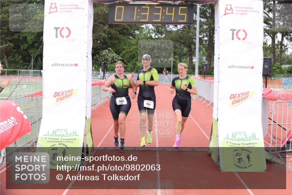 14.06.2026 - 7 Türme Triathlon Andreas Tolksdorf http://msf.ph/oto/9802063 14.06.2026 12:03:45 Ziel 531, 532, 533 meine-sportfotos.de