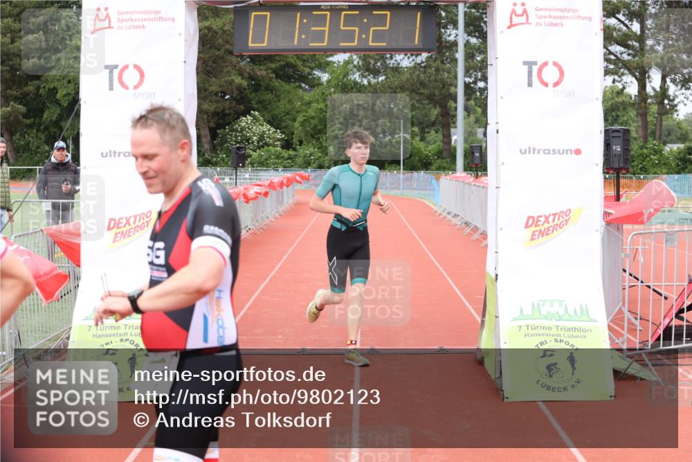 14.06.2026 - 7 Türme Triathlon Andreas Tolksdorf http://msf.ph/oto/9802123 14.06.2026 12:05:21 Ziel 454 meine-sportfotos.de