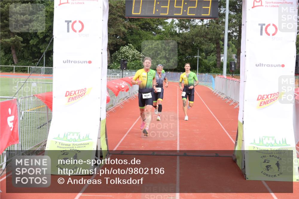 14.06.2026 - 7 Türme Triathlon Andreas Tolksdorf http://msf.ph/oto/9802196 14.06.2026 12:09:22 Ziel 460, 461, 463 meine-sportfotos.de