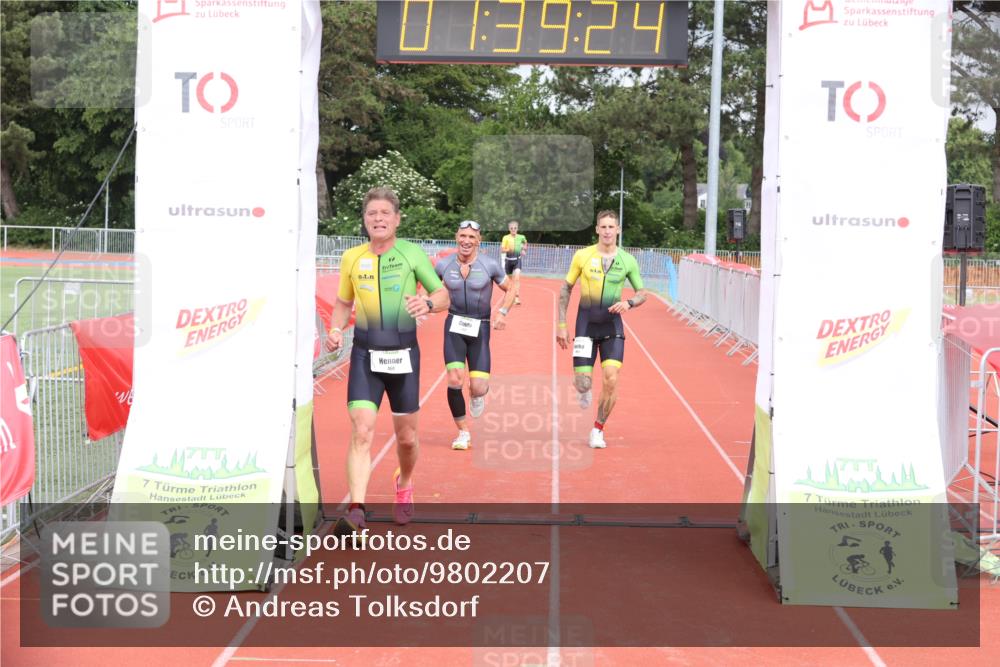 14.06.2026 - 7 Türme Triathlon Andreas Tolksdorf http://msf.ph/oto/9802207 14.06.2026 12:09:23 Ziel 460, 461, 463 meine-sportfotos.de