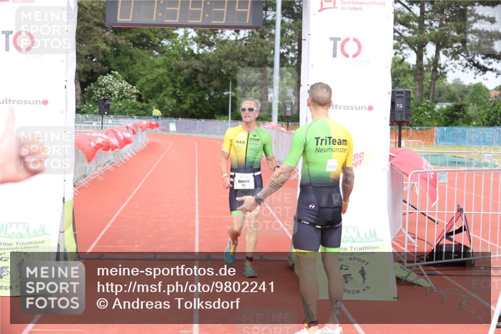 14.06.2026 - 7 Türme Triathlon Andreas Tolksdorf http://msf.ph/oto/9802241 14.06.2026 12:09:33 Ziel 461, 462, 463 meine-sportfotos.de