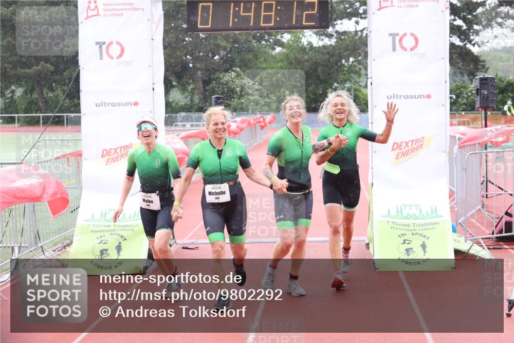 14.06.2026 - 7 Türme Triathlon Andreas Tolksdorf http://msf.ph/oto/9802292 14.06.2026 12:18:11 Ziel 499, 500, 501, 502 meine-sportfotos.de