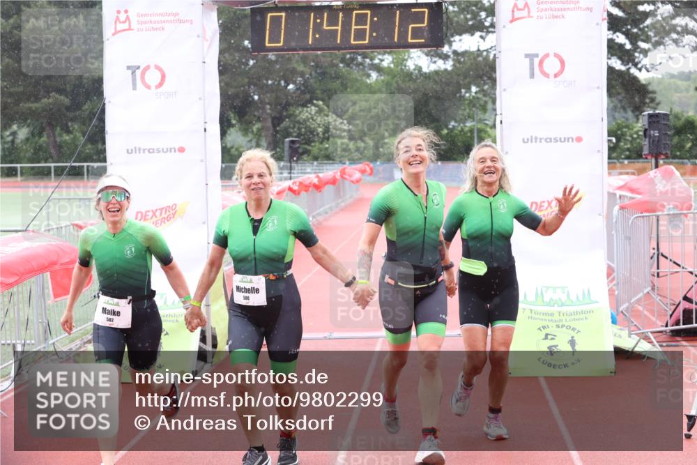 14.06.2026 - 7 Türme Triathlon Andreas Tolksdorf http://msf.ph/oto/9802299 14.06.2026 12:18:12 Ziel 499, 500, 501, 502 meine-sportfotos.de
