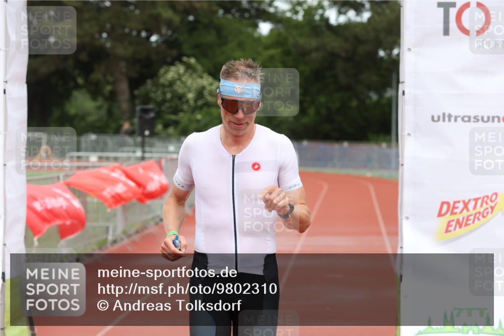 14.06.2026 - 7 Türme Triathlon Andreas Tolksdorf http://msf.ph/oto/9802310 14.06.2026 14:46:46 Ziel  meine-sportfotos.de