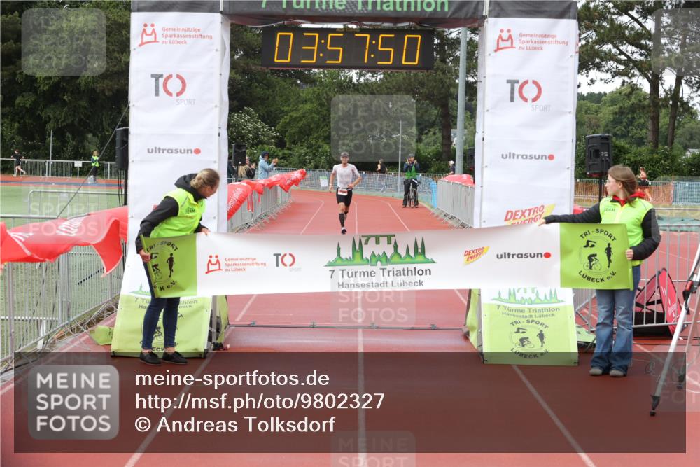 14.06.2026 - 7 Türme Triathlon Andreas Tolksdorf http://msf.ph/oto/9802327 14.06.2026 14:57:49 Ziel 805 meine-sportfotos.de