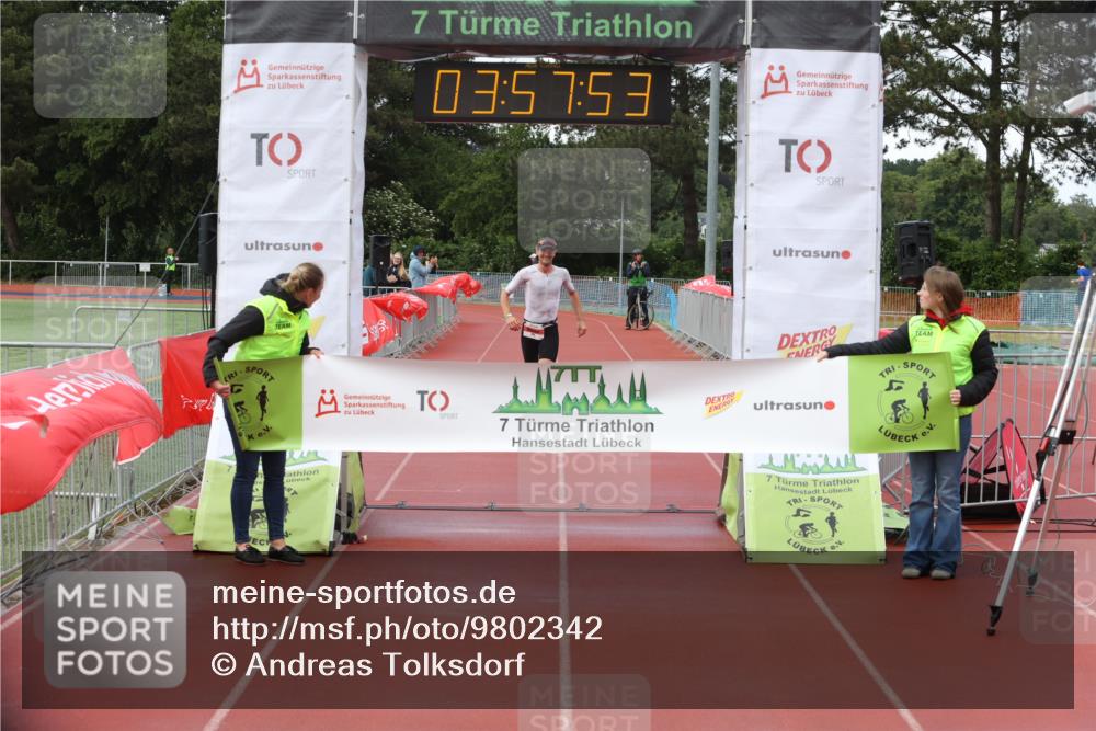 14.06.2026 - 7 Türme Triathlon Andreas Tolksdorf http://msf.ph/oto/9802342 14.06.2026 14:57:52 Ziel 805 meine-sportfotos.de