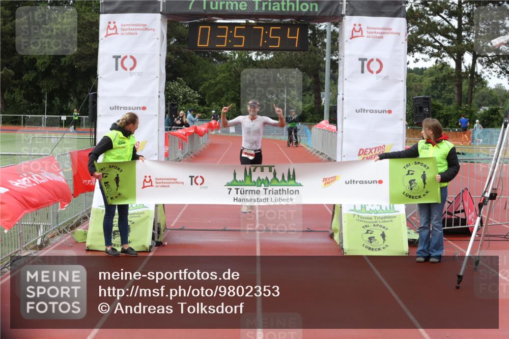 14.06.2026 - 7 Türme Triathlon Andreas Tolksdorf http://msf.ph/oto/9802353 14.06.2026 14:57:53 Ziel 805 meine-sportfotos.de