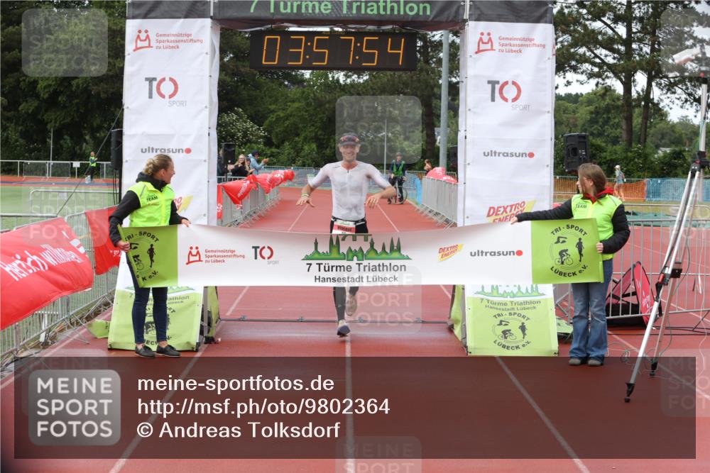 14.06.2026 - 7 Türme Triathlon Andreas Tolksdorf http://msf.ph/oto/9802364 14.06.2026 14:57:54 Ziel 805 meine-sportfotos.de