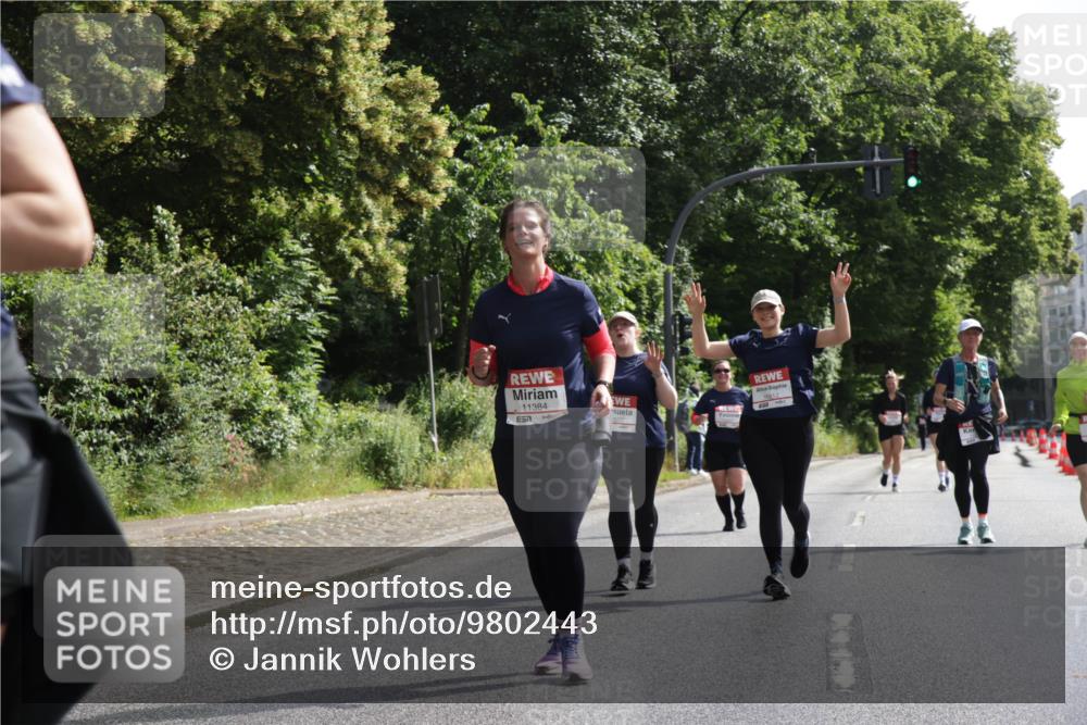 14.06.2026 - REWE Women's Run Jannik Wohlers http://msf.ph/oto/9802443 14.06.2026 10:14:26 Laufen 11384, 10212 meine-sportfotos.de