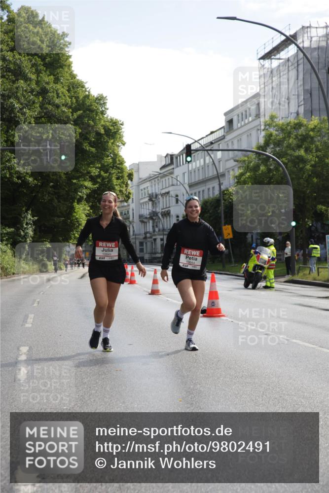 14.06.2026 - REWE Women's Run Jannik Wohlers http://msf.ph/oto/9802491 14.06.2026 10:14:33 Laufen 10045, 10044, 1 meine-sportfotos.de