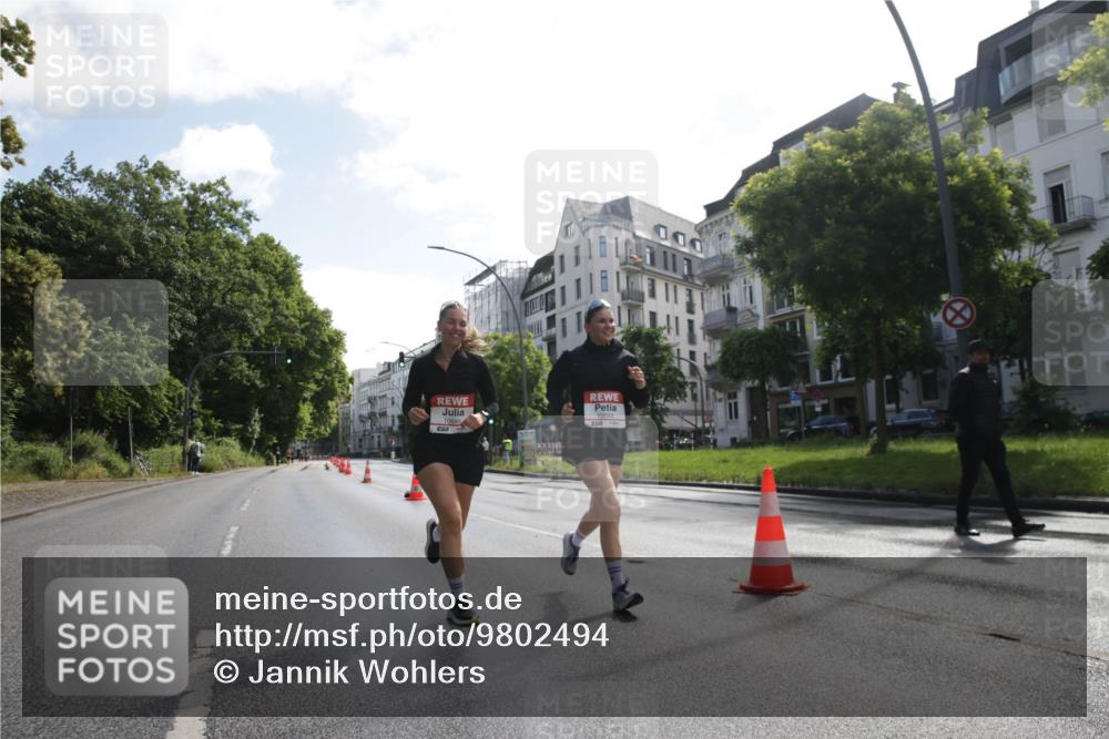 14.06.2026 - REWE Women's Run Jannik Wohlers http://msf.ph/oto/9802494 14.06.2026 10:14:35 Laufen 10045, 10044 meine-sportfotos.de