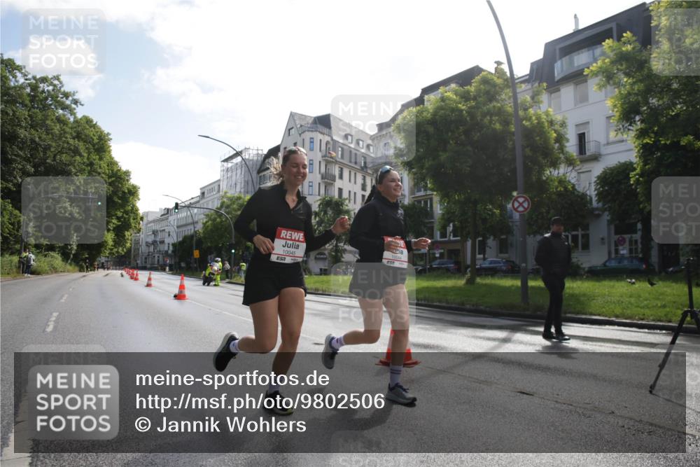 14.06.2026 - REWE Women's Run Jannik Wohlers http://msf.ph/oto/9802506 14.06.2026 10:14:36 Laufen 10045, 10044 meine-sportfotos.de