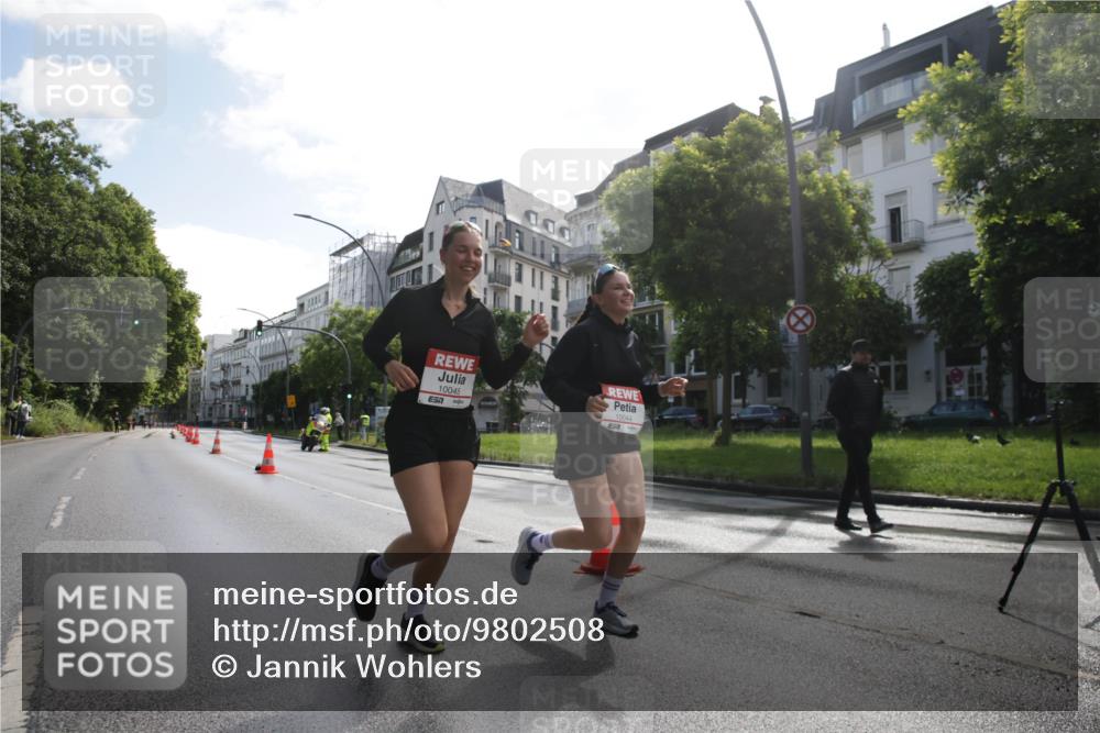 14.06.2026 - REWE Women's Run Jannik Wohlers http://msf.ph/oto/9802508 14.06.2026 10:14:36 Laufen 10045, 10044 meine-sportfotos.de