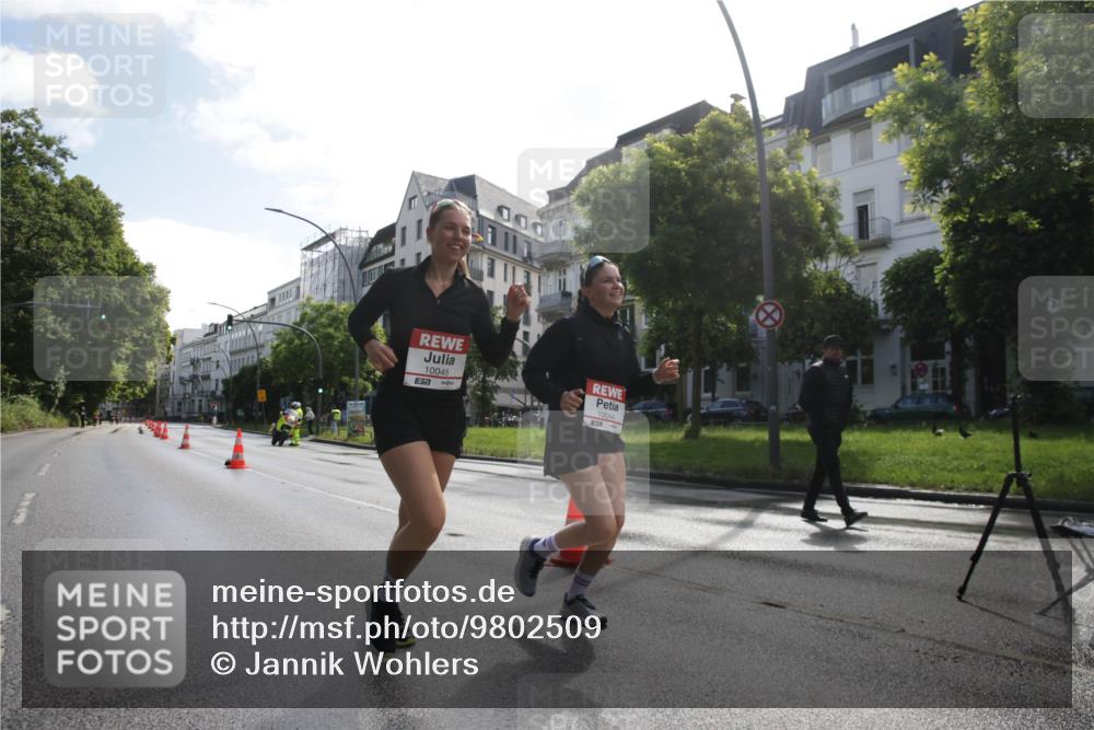 14.06.2026 - REWE Women's Run Jannik Wohlers http://msf.ph/oto/9802509 14.06.2026 10:14:36 Laufen 10045, 57, 10044 meine-sportfotos.de
