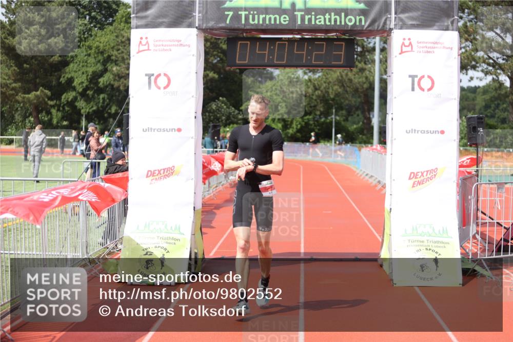 14.06.2026 - 7 Türme Triathlon Andreas Tolksdorf http://msf.ph/oto/9802552 14.06.2026 15:04:22 Ziel 878 meine-sportfotos.de