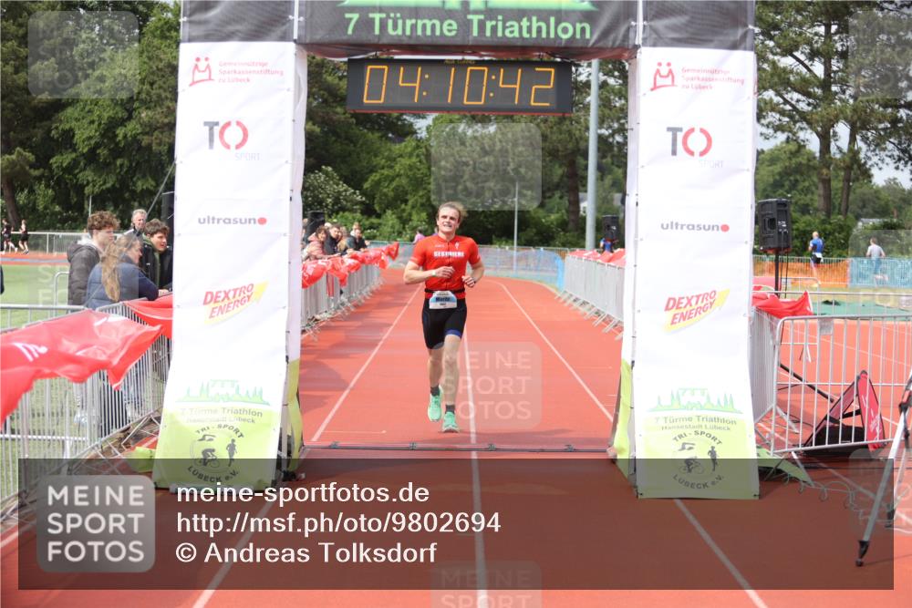 14.06.2026 - 7 Türme Triathlon Andreas Tolksdorf http://msf.ph/oto/9802694 14.06.2026 15:10:41 Ziel 1062 meine-sportfotos.de