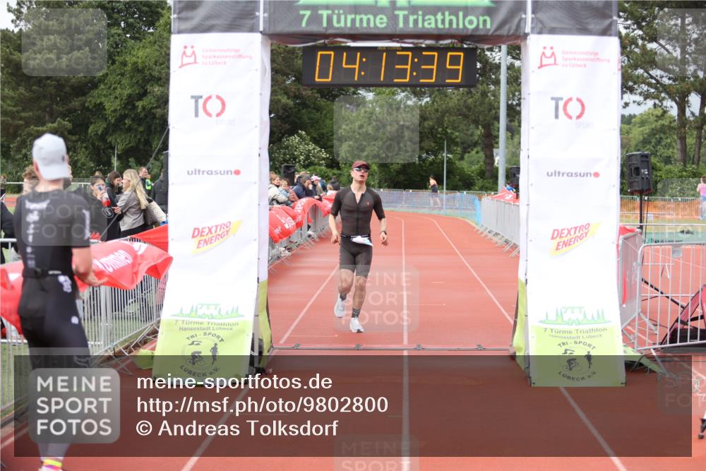 14.06.2026 - 7 Türme Triathlon Andreas Tolksdorf http://msf.ph/oto/9802800 14.06.2026 15:13:38 Ziel 924 meine-sportfotos.de