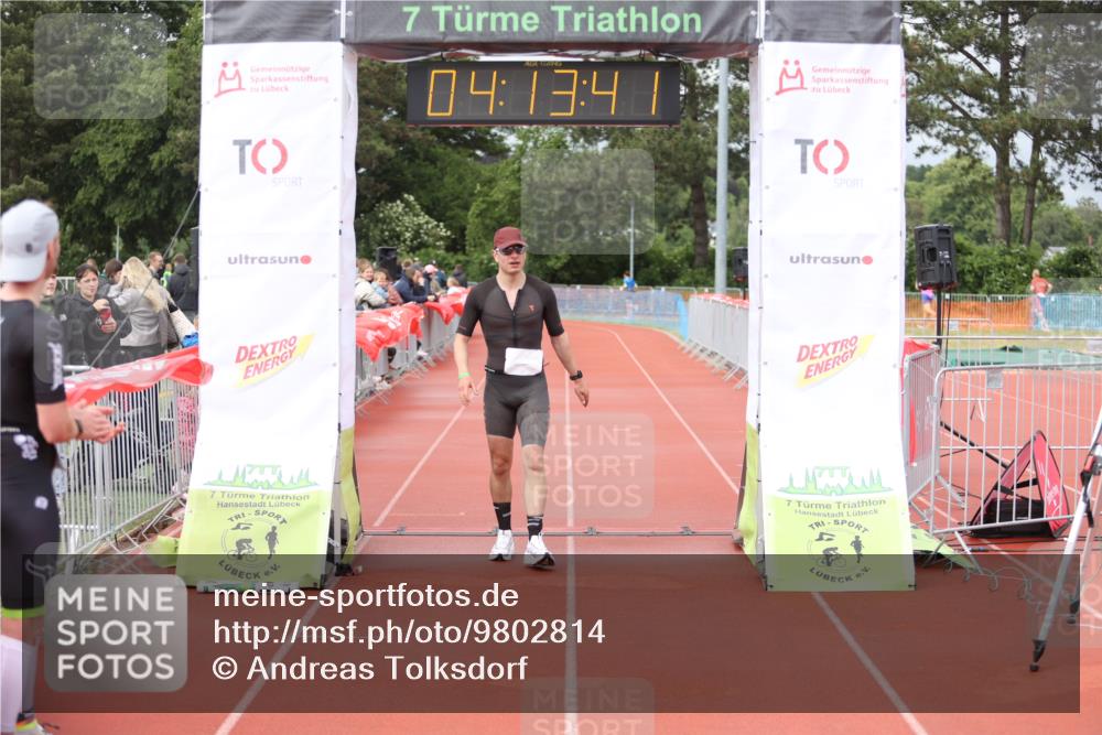 14.06.2026 - 7 Türme Triathlon Andreas Tolksdorf http://msf.ph/oto/9802814 14.06.2026 15:13:39 Ziel 924 meine-sportfotos.de